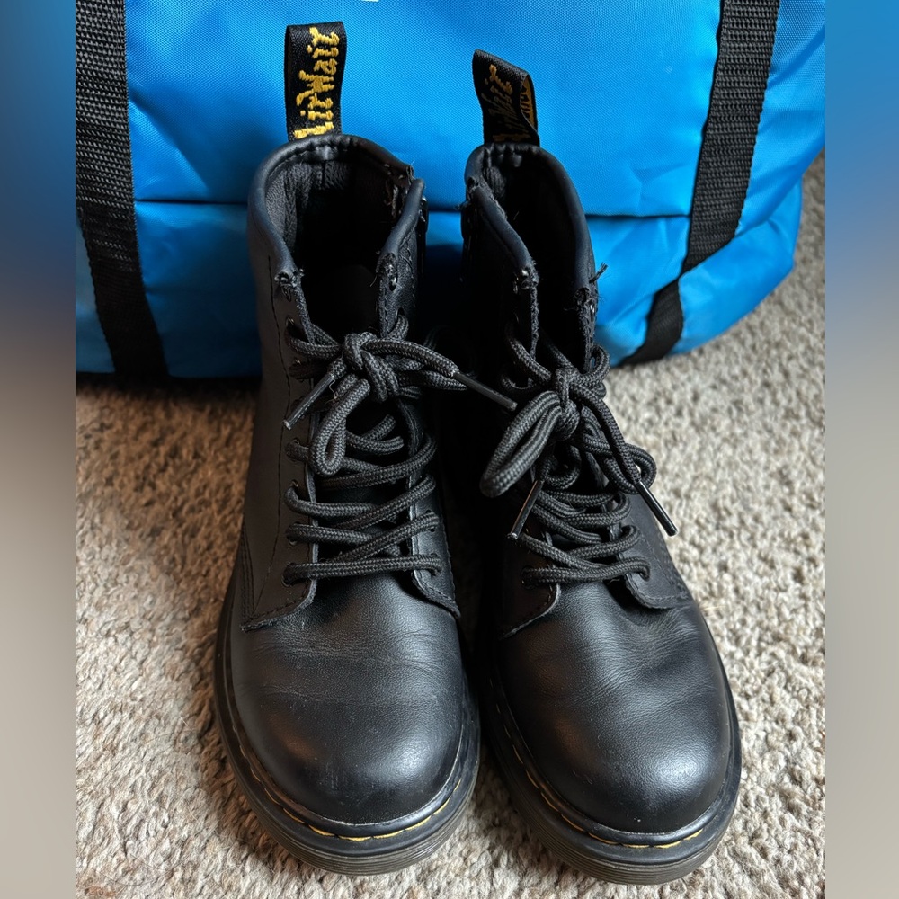 Girls Dr Martens Combat Boots (black) size 1